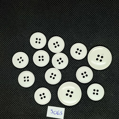 13 boutons en résine blanc - 23mm et 16mm - tr5063