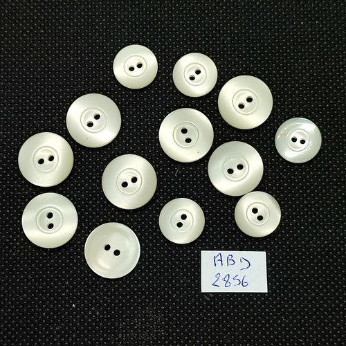 13 boutons en résine beige clair - 15mm et 12mm - abd2856