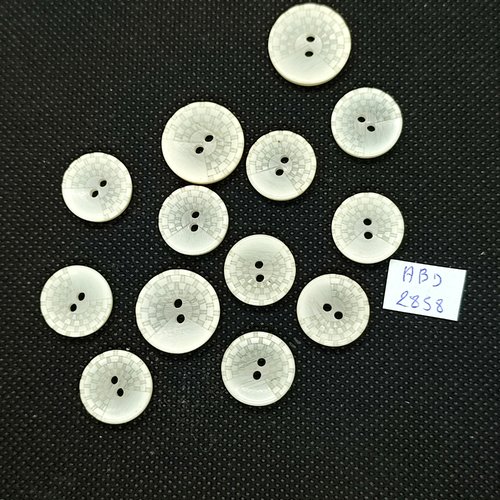 13 boutons en résine beige clair - 15mm et 18mm - abd2858