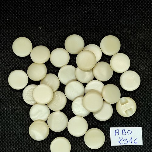 31 boutons en résine beige clair / blanc cassé - 13mm - abd2916