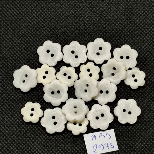 19 boutons en résine blanc cassé - fleur - 14mm et 12mm - abd2975