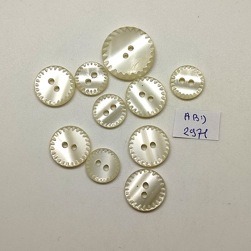 10 boutons en résine beige très clair - 20mm - 15mm et 13mm - abd2971