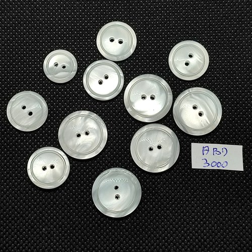 11 boutons en résine blanc - 18mm - 15mm et 12mm - abd3000