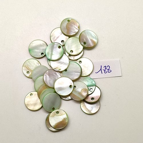 27 pampilles en nacre vert clair - 13mm