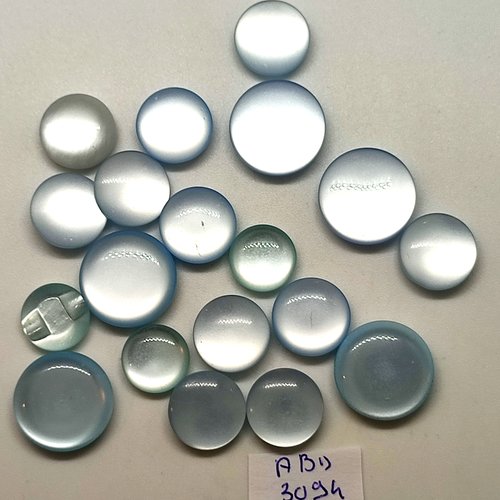 19 boutons en résine bleu clair - 18mm - 14mm et 12mm - abd3094