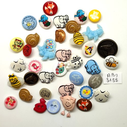 39 boutons fantaisie en résine des animaux multicolore - taille diverse - abd3138