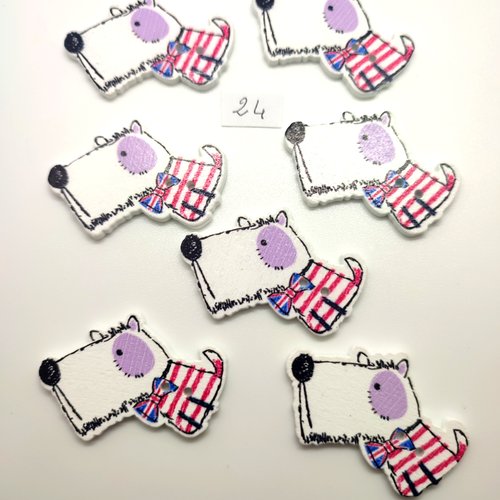 7 boutons fantaisie en bois blanc et multicolore (des chiens) - 30x38mm - bri24