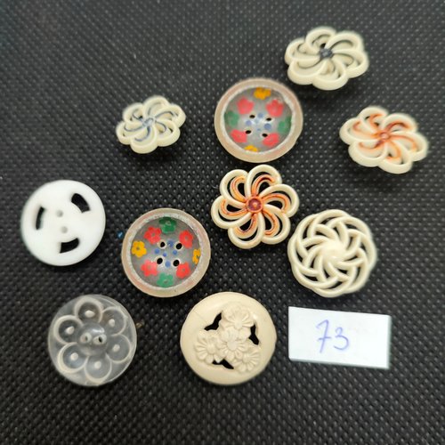 10 boutons en résine multicolore - fleur - entre 15mm et 18mm - bri73