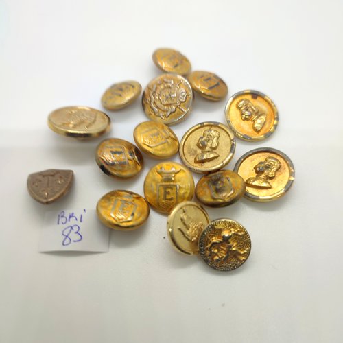 16 boutons en métal doré - entre 15 et 20mm - bri83