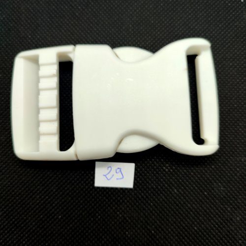 1 attache en résine blanc - fermé 50x84mm