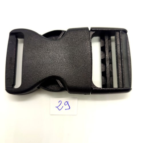 1 attache en résine noir - fermé 30x75mm