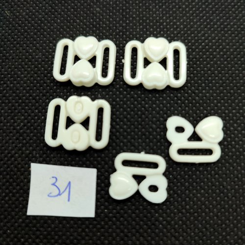 4 attaches en résine blanc cassé avec un coeur - fermé 15x18mm
