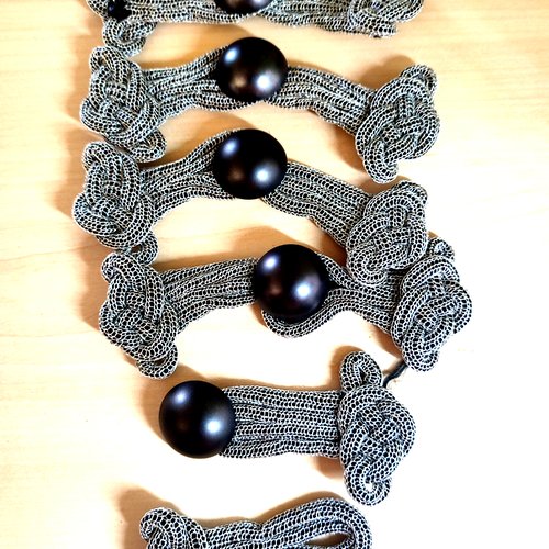 5 boutons brandebourg en tissu gris et métal noir - fermé 12cm - bri199
