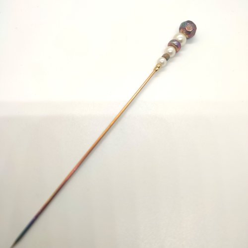 1 fibule - épingle à chapeau en résine multicolore - 18cm