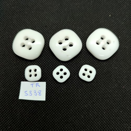 6 boutons en résine blanc - 24x24mm et 12x12mm - tr5338