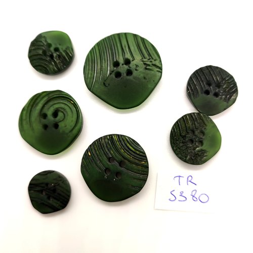 7 boutons en résine vert - 28mm - 23mm - 18mm et 15mm - tr5380
