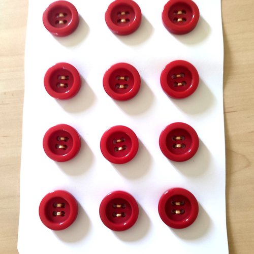 1 planche de 12 boutons en résine rouge - 27mm - 568