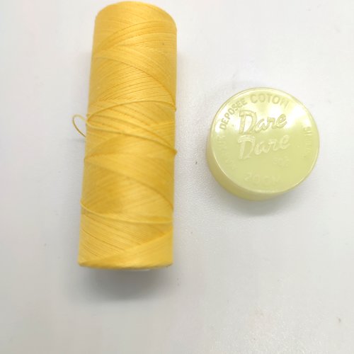 1 bobine de fil a coudre tous textiles - jaune col.107 - 200m - dare dare