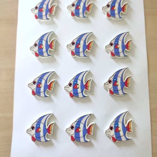 1 planche de 12 boutons fantaisie en bois multicolore (poissons) - 30x30mm - bri