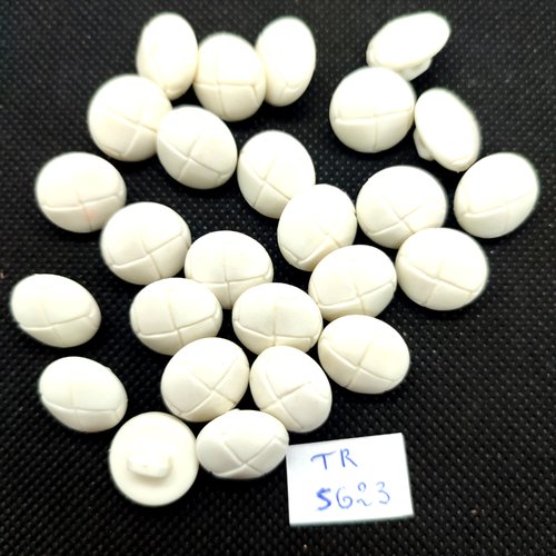 26 boutons en résine blanc - 15mm - tr5623