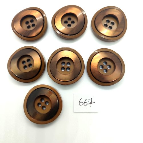 7 boutons en résine marron - 25mm - 667