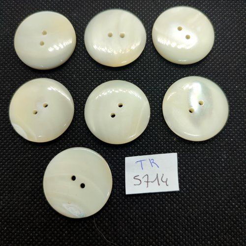 7 boutons en nacre blanc / ivoire - 26mm - tr5714