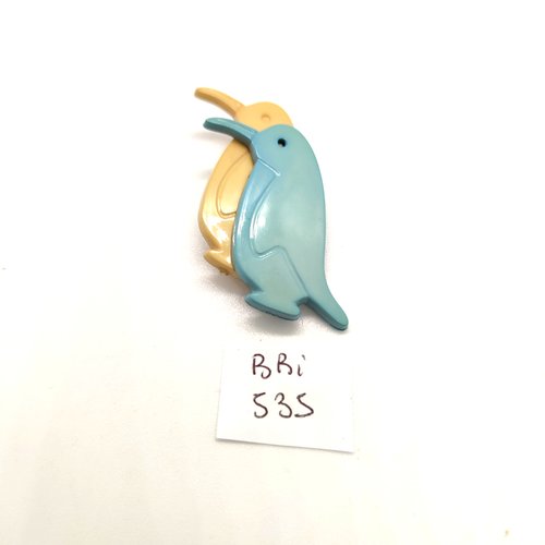 1 broche fantaisie en résine bleu et beige et métal doré un pingouin - 35x43mm - bri535