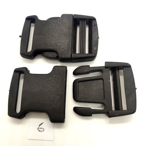 2 attaches en résine noir - fermé 62mm