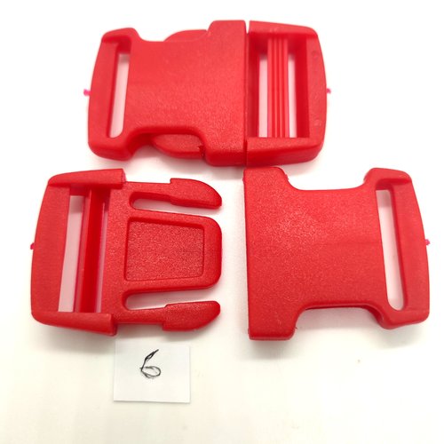 2 attaches en résine rouge - fermé 62mm