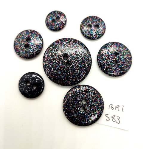 7 boutons en résine pailleté argenté sur fond noir - 27mm - 23mm - 20mm - 18mm 15mm et 13mm - bri583