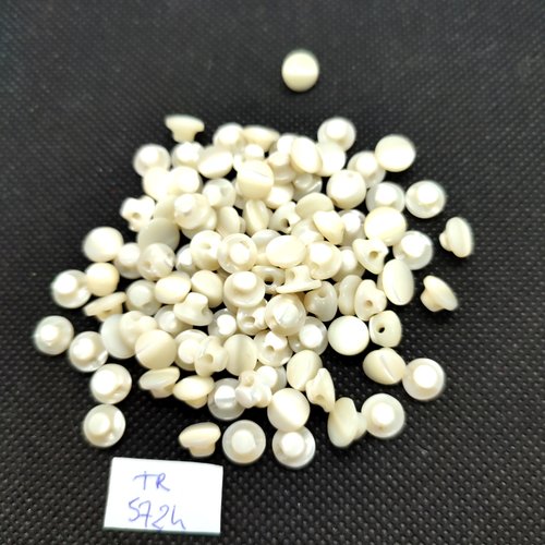 90 boutons en nacre beige / ivoire - entre 8mm et 9mm - tr5774
