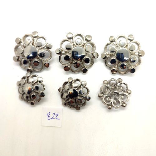 6 boutons en métal argenté - 33mm et 24mm - 822