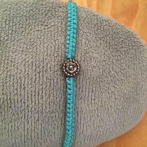 Bracelet turquoise avec petite fleur