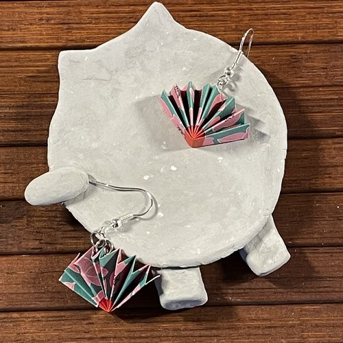 Boucles d'oreilles origami éventail fleurs roses