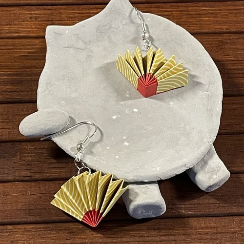 Boucles d'oreilles origami éventails moutarde vagues