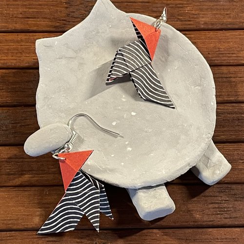 Boucles d'oreilles origami cocotte bleu marine vagues