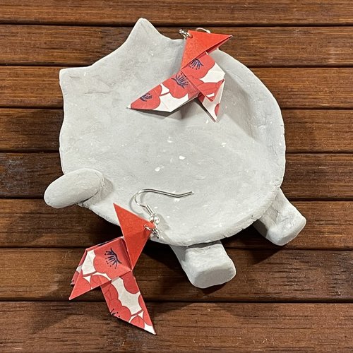 Boucles d'oreilles origami cocotte fleurs rouges