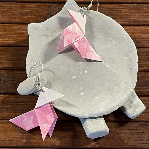 Boucles d'oreilles origami cocotte roses aquarelle