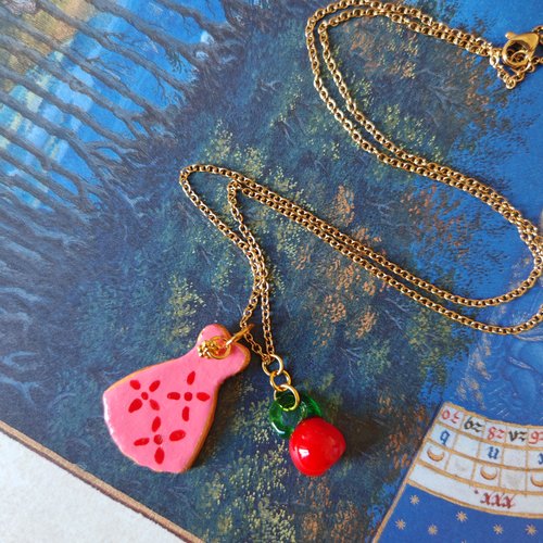 Collier robe rose