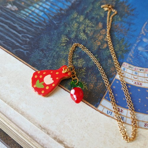 Collier robe rouge