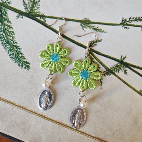 Boucles d'oreilles dentelle fleur