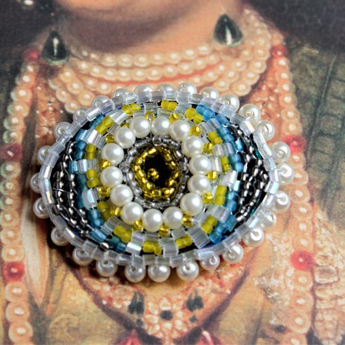 Broche brodée