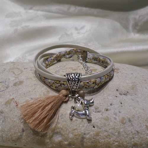Bracelet chien teckel cuir beige et cordon liberty fleuri sable, bijou original, cadeau enfant fille