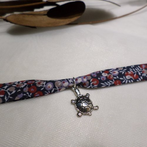 Bracelet tortue fille en tissu liberty fleuri violet bleu, bijou original, cadeau enfant