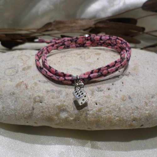 Bracelet liberty tissu fleuri rose et pendentif dé, bijou original, idée cadeau ado femme