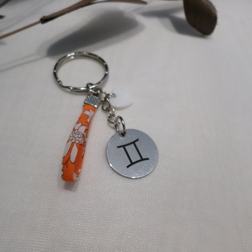 Porte-clé signe astrologique gémeaux et tissu liberty orange, bijou original, cadeau personnalisé