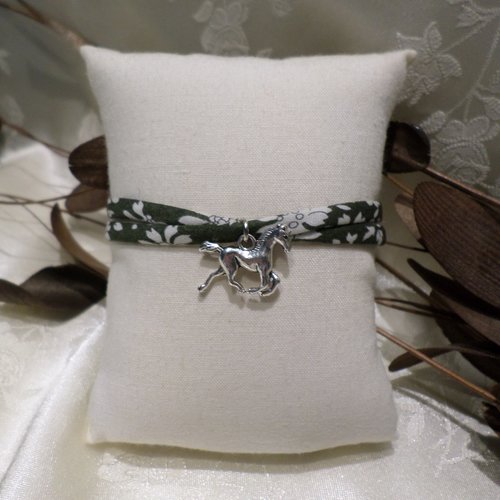 Bracelet cheval tissu liberty fleuri vert olive bijou original idée cadeau
