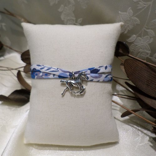 Bracelet cheval tissu liberty fleuri bleu ciel bijou original idée cadeau personnalisé