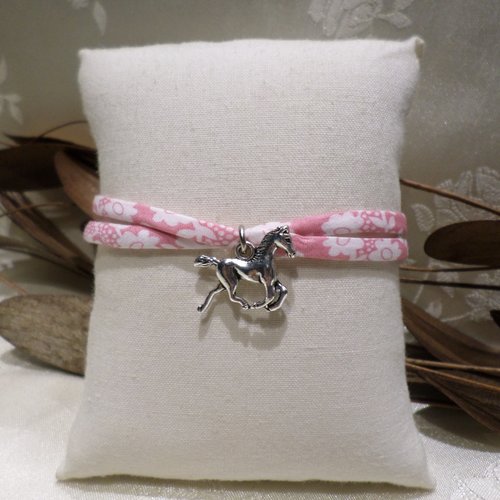 Bracelet cheval tissu liberty fleuri rose bonbon bijou original idée cadeau personnalisé