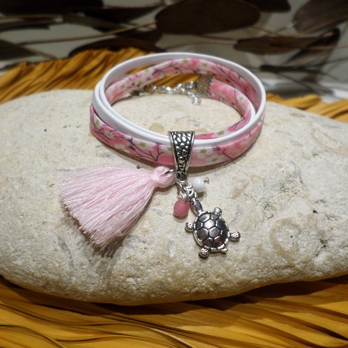 Bracelet tortue en cuir blanc et en cordon liberty rose, bijou original idée cadeau enfant fille